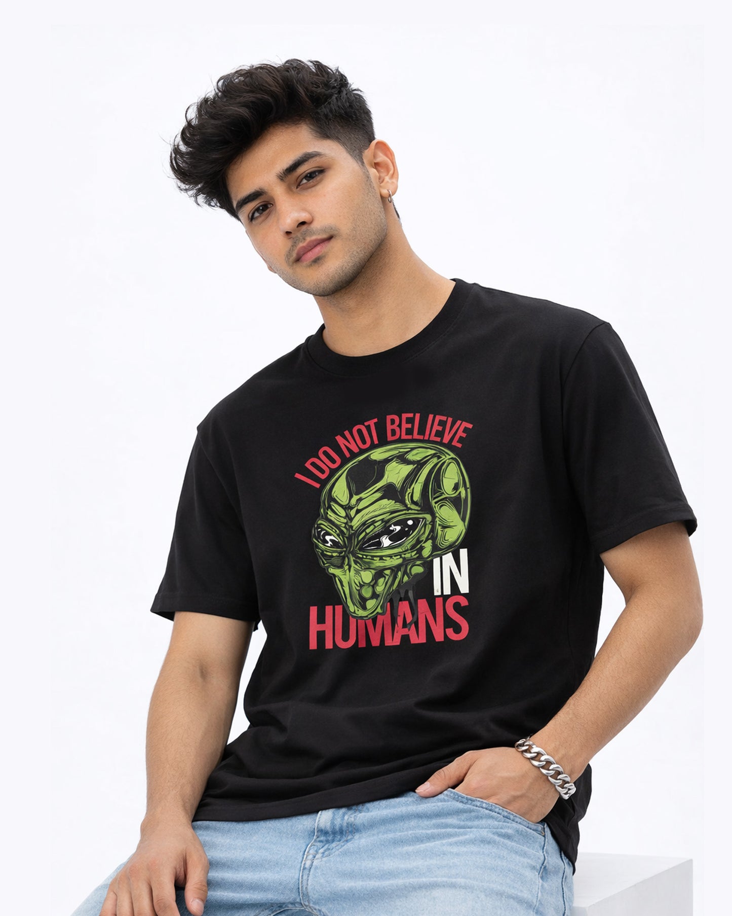 Alien Vision Graphic Tee – Regular Fit